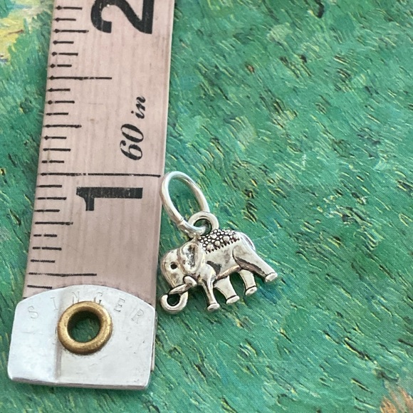 5/$10❤️❤️❤️NEW TIBETAN SILVER TRUNKS UP ELEPHANT CHARM - Picture 2 of 2